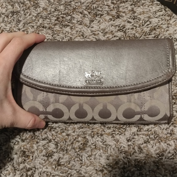 Coach wallet - Picture 1 of 7